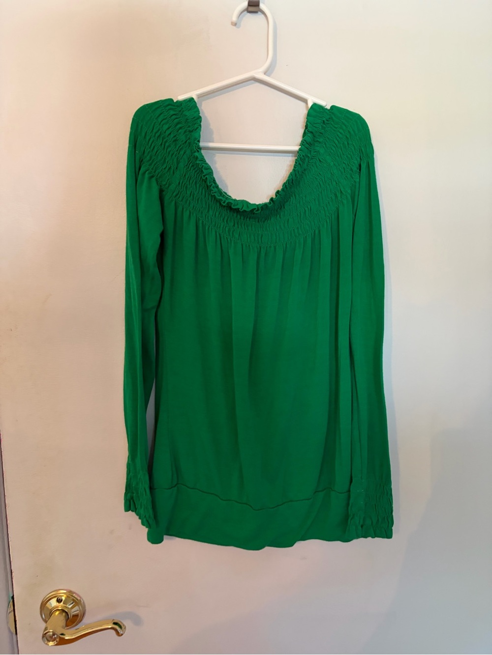 Women’s Green Smocked Off-the-Shoulder Long Sleeve Top Size Small